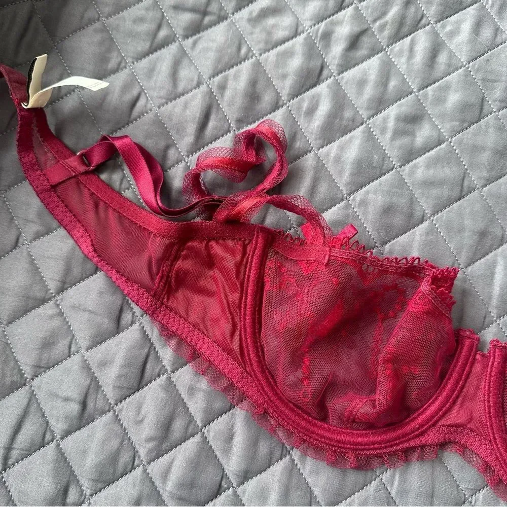 Chantelle Lace Underwire Bra with Adjustable Straps in Burgundy 34C